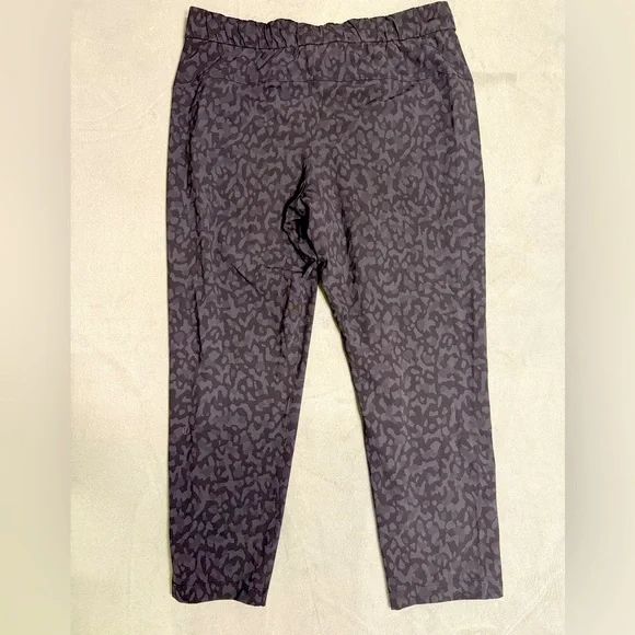 Lululemon On The Fly 7/8 Pant Women Black Camo Relaxed Fit Drawstring Waist - Picture 3 of 7